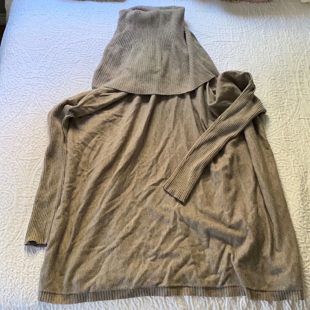 Scoop neck sweater